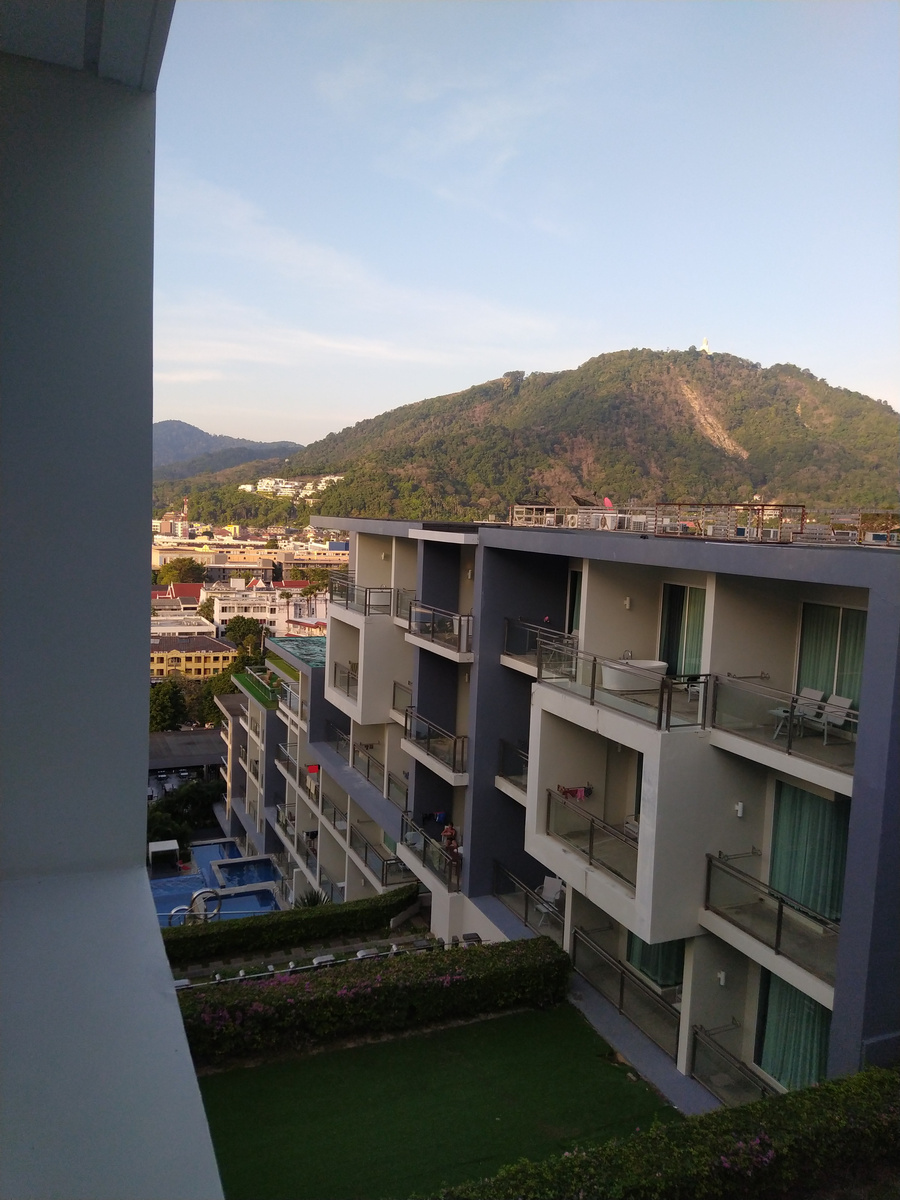 Вид с балкона нашего отеля на Пхукете 2025