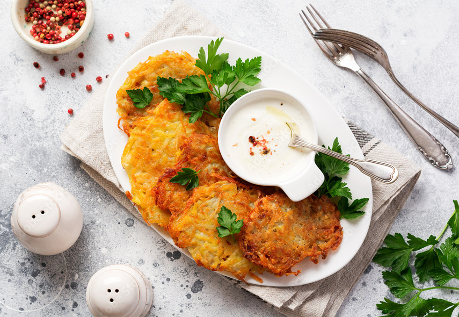 Драники со сметанным соусом