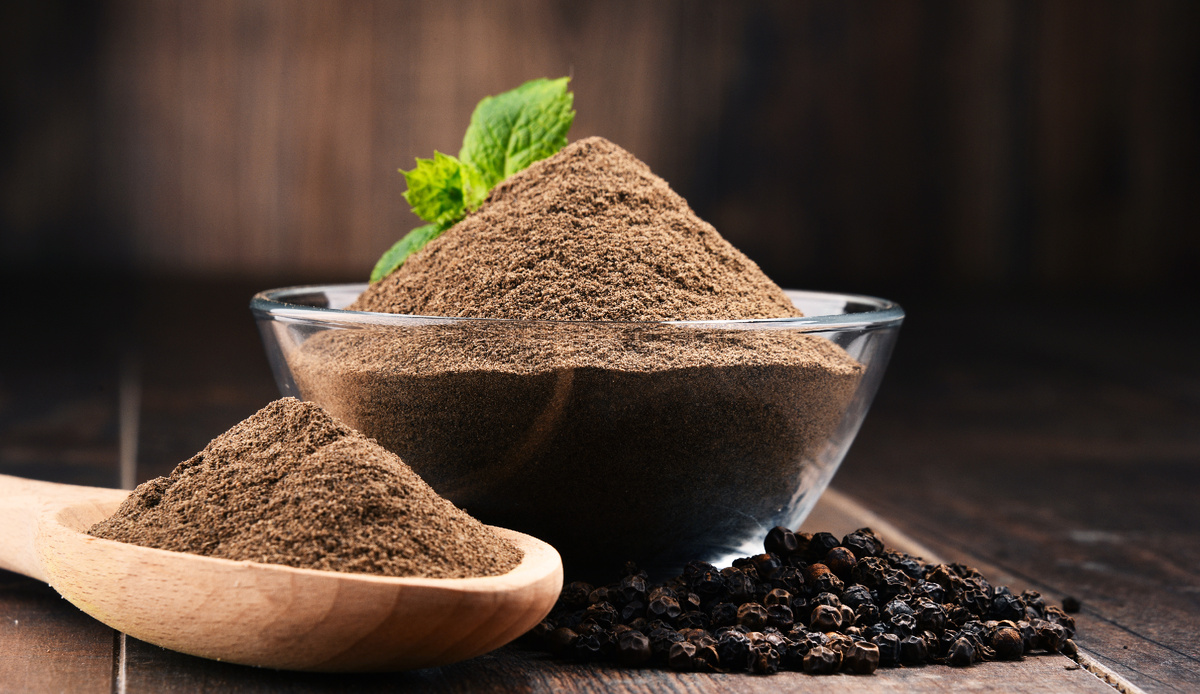 Черный перец горошек и черный перец молоты