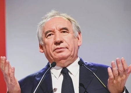    «Долг навис над Францией как дамоклов меч». Французский премьер сообщил о проблеме