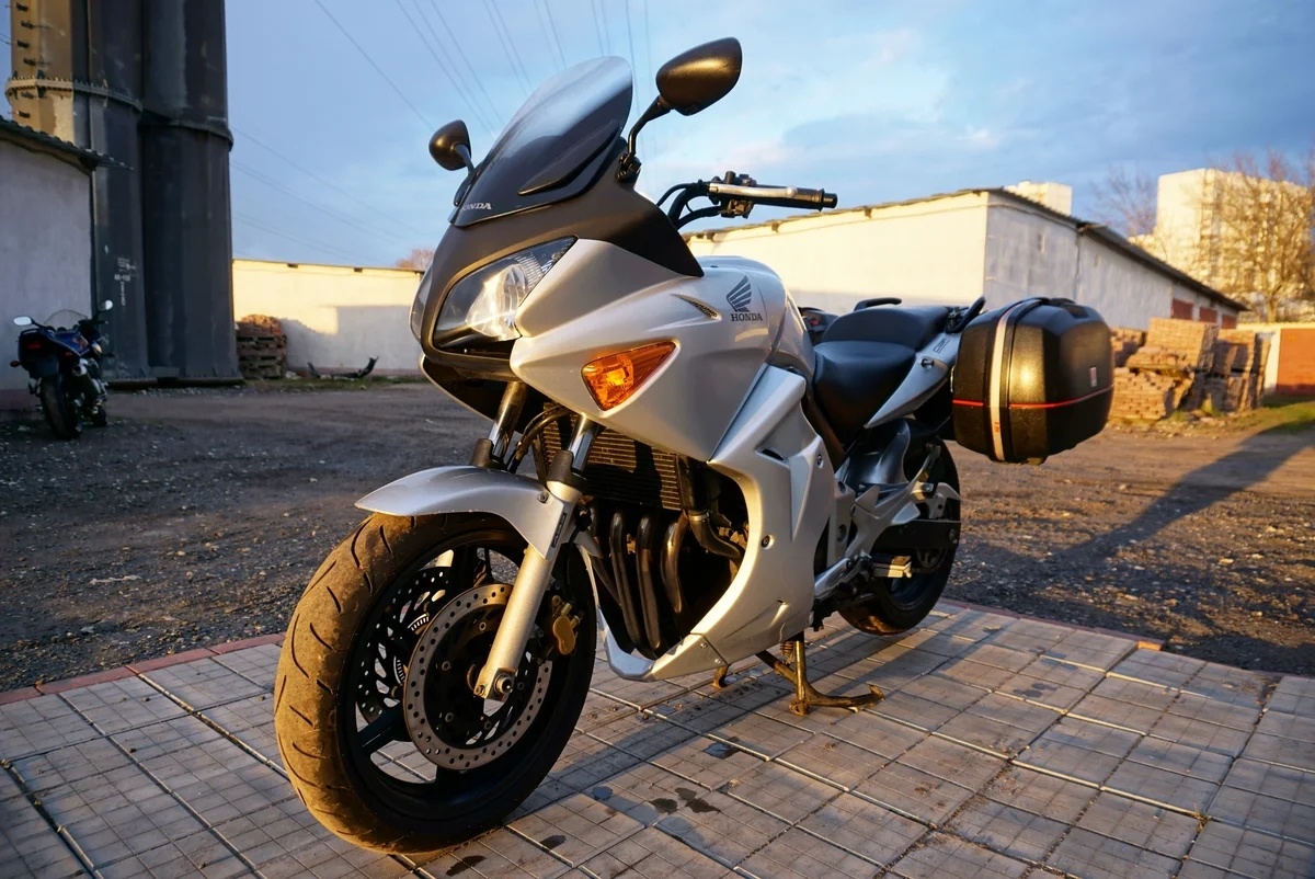 Мой верный друг, гипер-телепорт в пространстве и пожиратель тысяч километров дорог