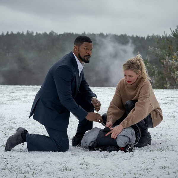     Кэмерон Диас и Джейми Фокс расправляются с врагами в трейлере «Снова в деле»