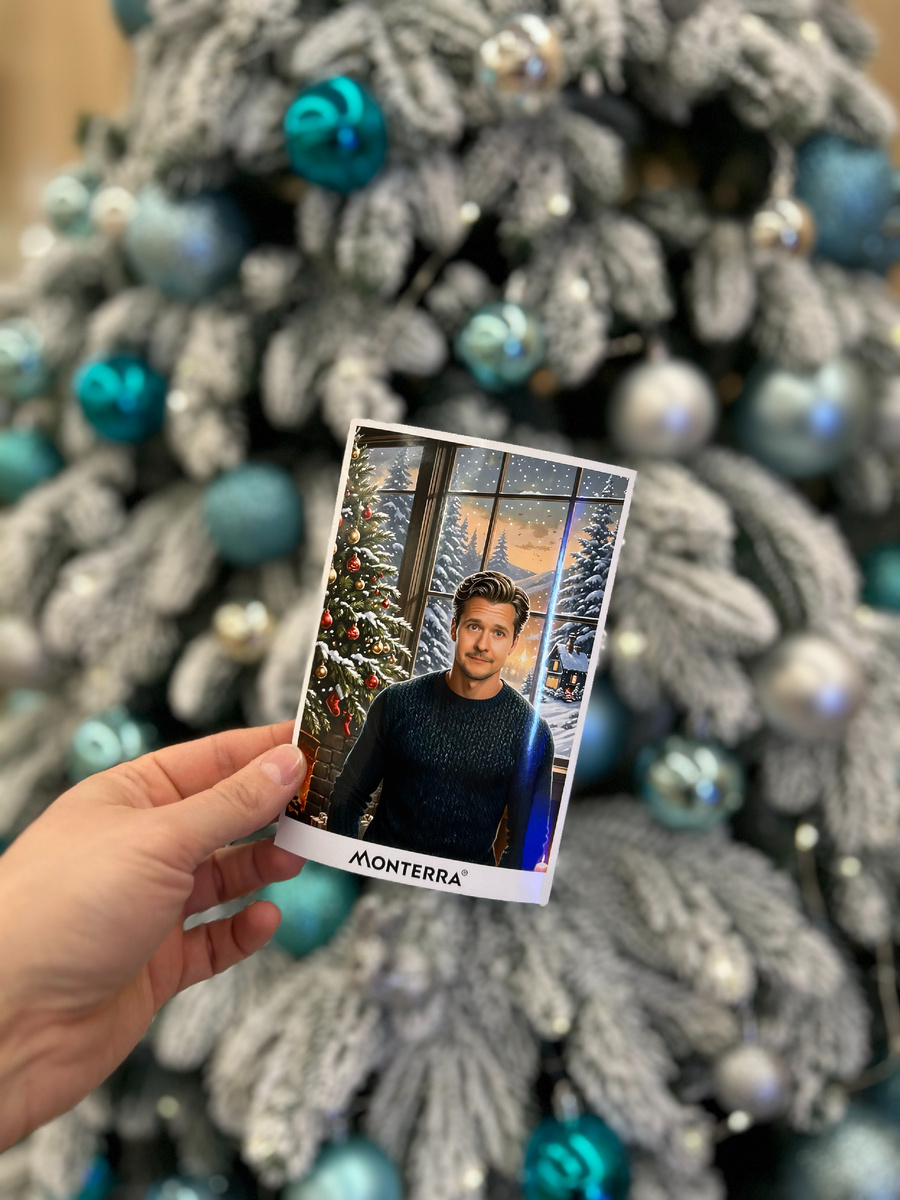 Готовые фотографии гости забирают через 15 секунд