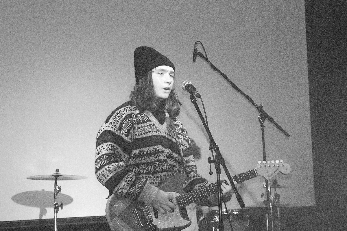 Даня Белов с Fender Mustang