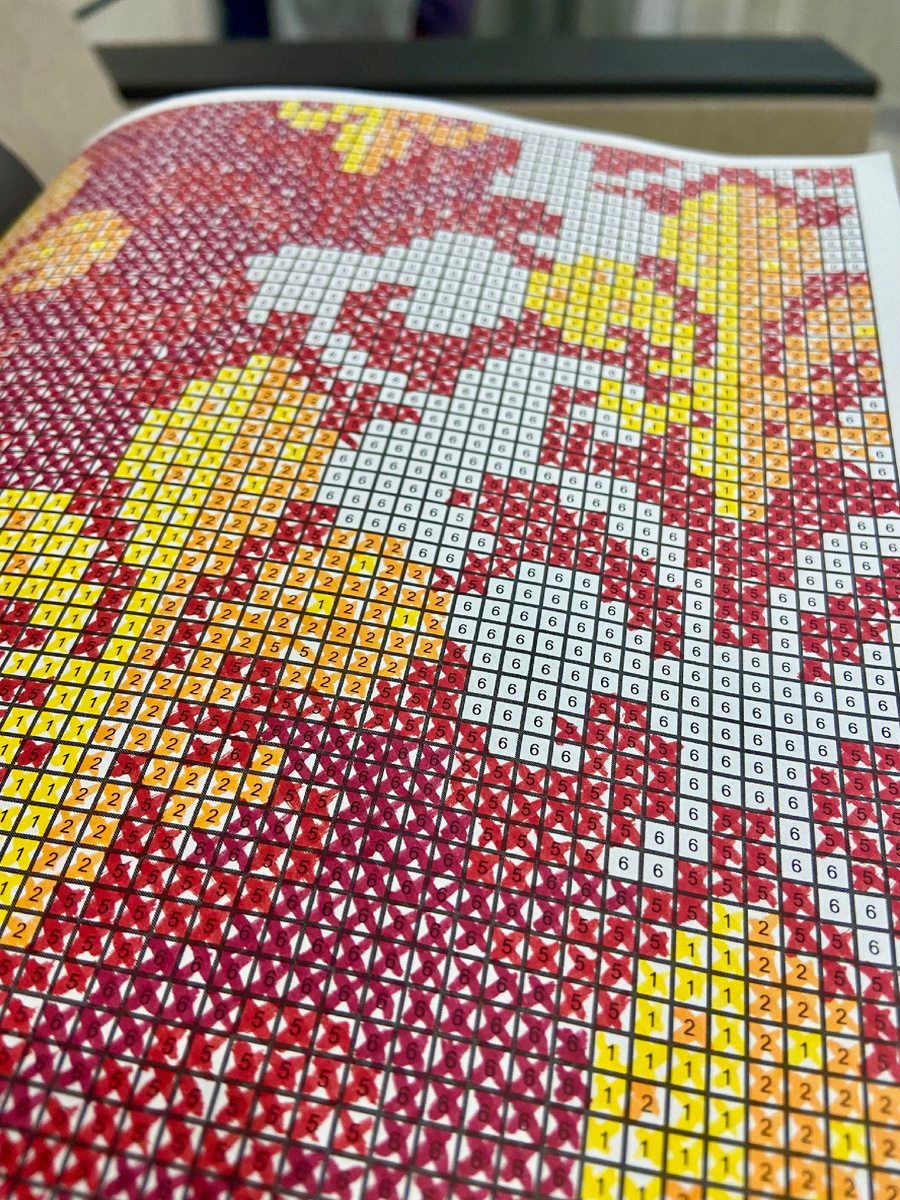 Из раскраски 100 Pixel