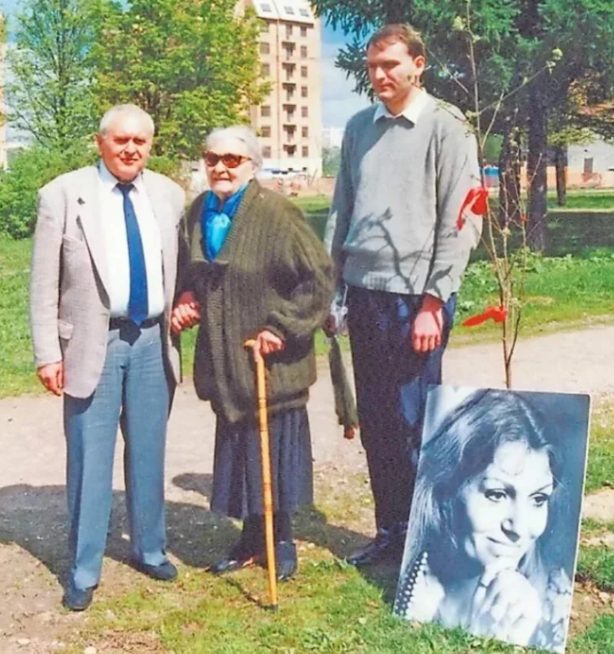 Сын, мама и супруг Анны Герман