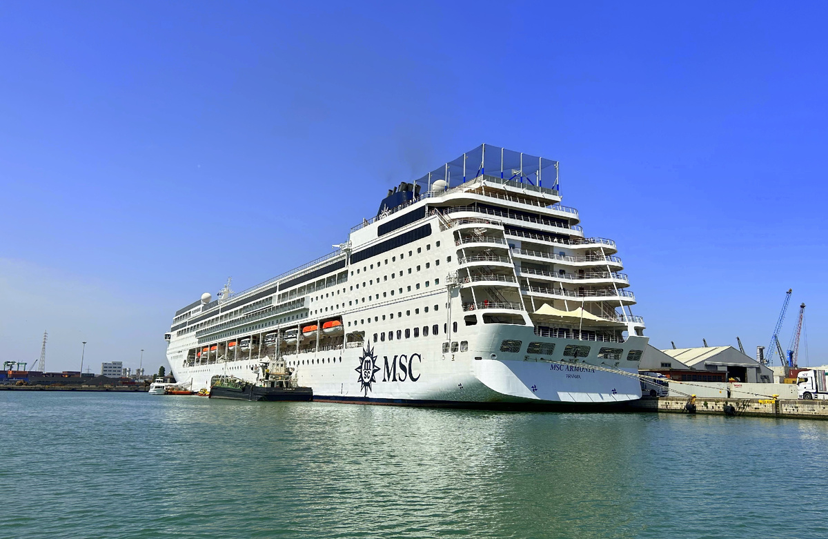 Лайнер MSC Armonia в порту Венеции