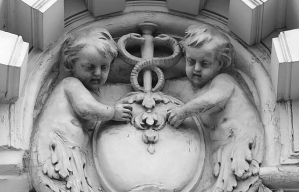 Жезл Гермеса обещал хозяину дома богатство и удачу. Особняк А.В. Морозова в Подсосенском пер., 21 (1879, арх. М.Н. Чичагов)