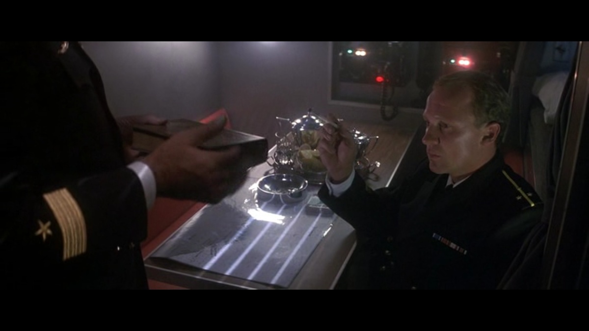 Старший лейтенант замполит Путин в каюте командира. Кадр из фильма