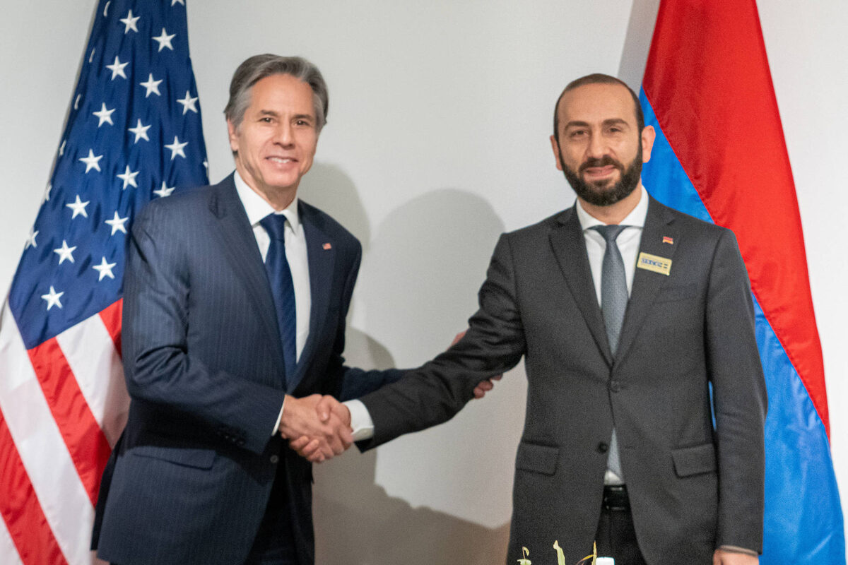     Архивное фото. Госсекретарь США Энтони Блинкен и глава МИД Армении Арарат Мирзоян / Legion-Media / Piemags