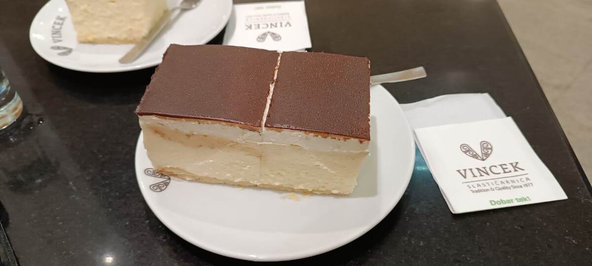 Знаменитая "Загребачка кремшнита". Это не моя порция:)