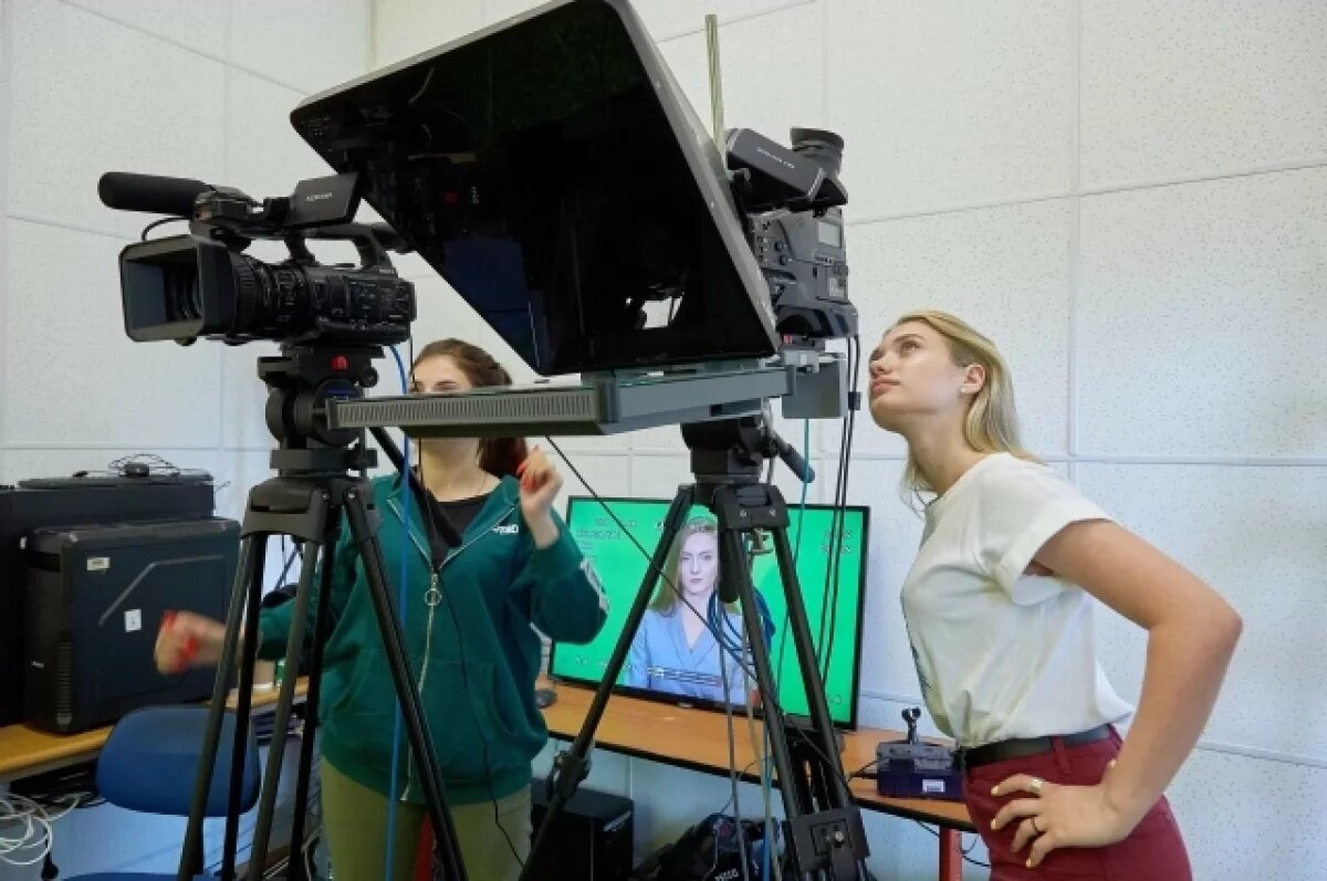    С первых дней в журналистском образовании упор делают именно на практике.