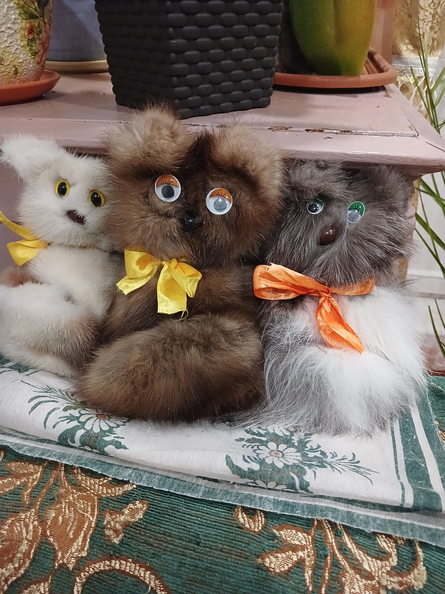 Вот таких кошечек сделала моя мамочка к Новому году)