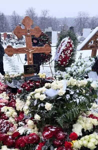    Фото могилы Евгении Добровольской на Троекуровском кладбище, фото: thevoicemag.ru