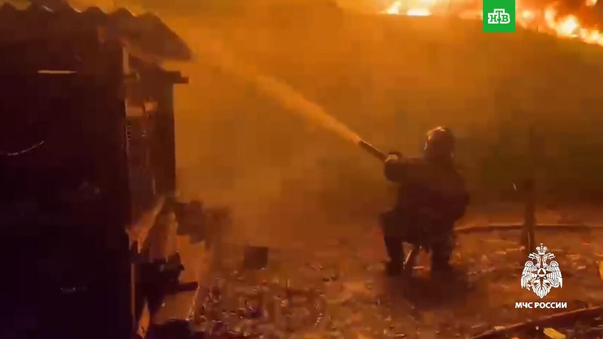    Крупный пожар тушат в дагестанском Хасавюрте