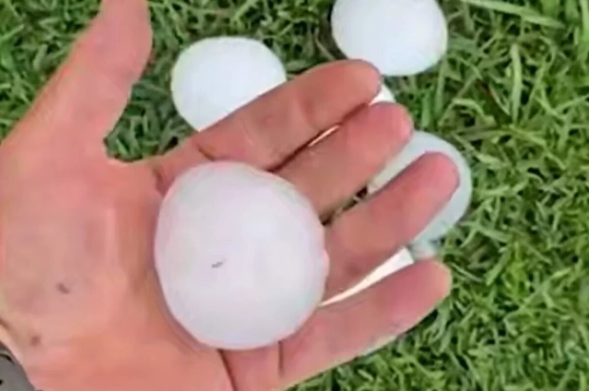    На штат Квинсленд в Австралии обрушился град размером с мяч для гольфа