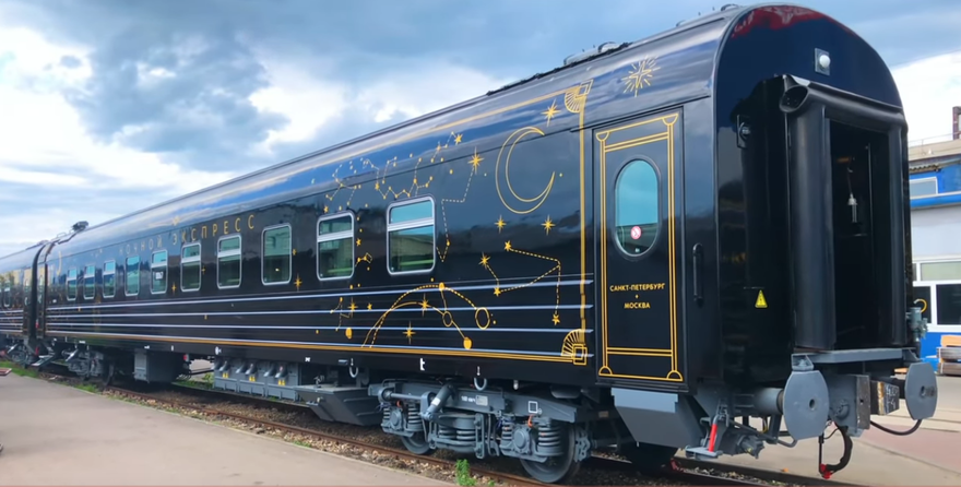 Вагон поезда в такой вот ливрее.  фото: картинки яндекса.