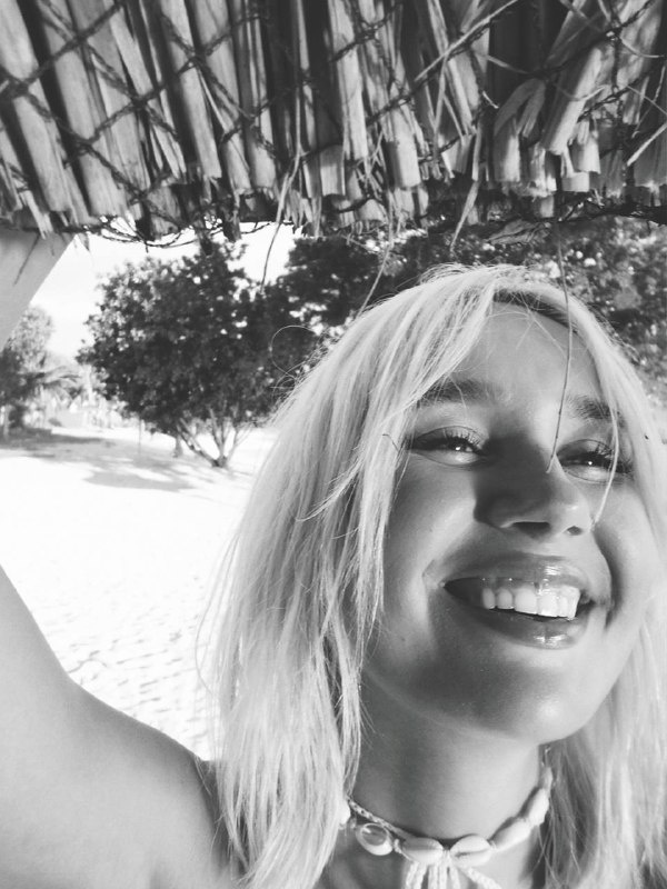 Фото Клавы Коки с острова Маврикий, телеграм певицы 