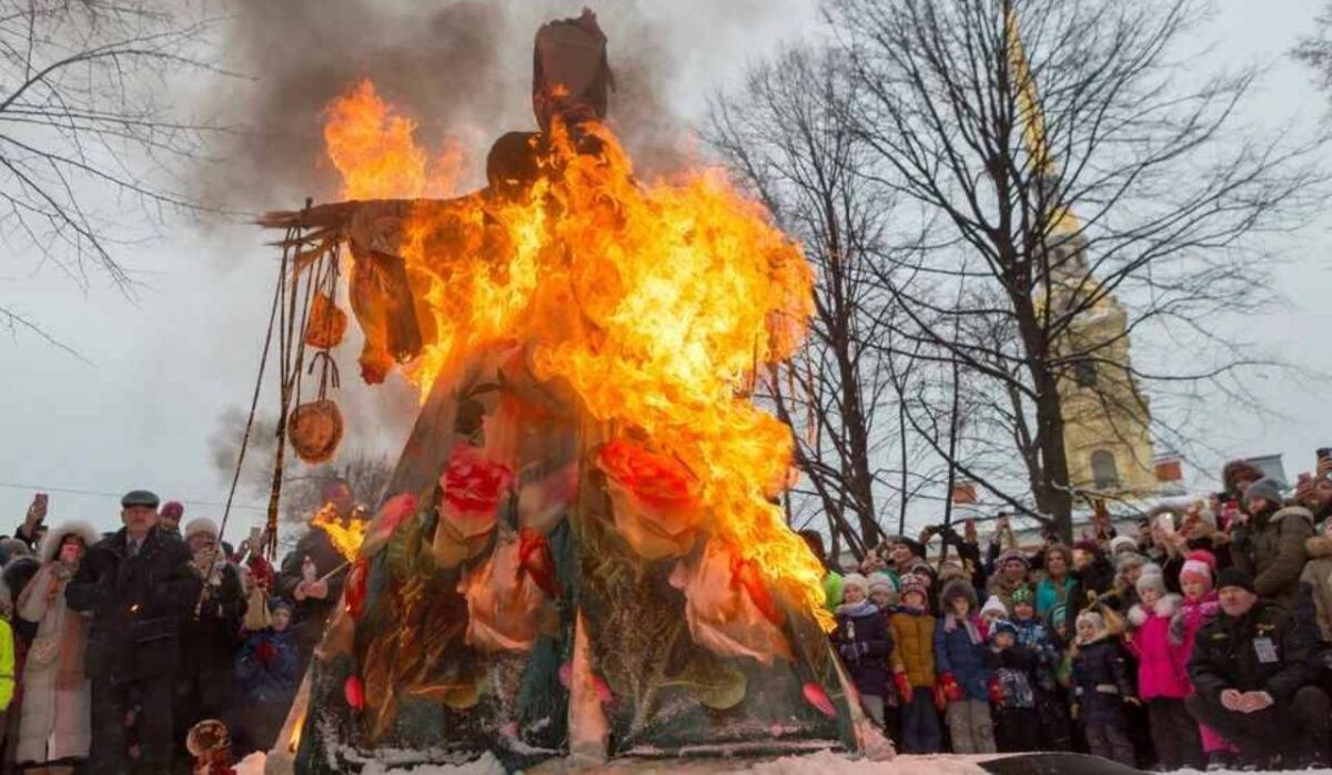     Сожжение масленицы. Источник: kp.ru Автор фото: Олег Золото