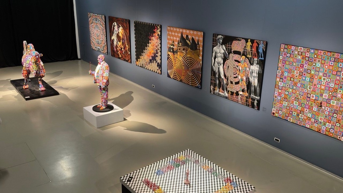    Единственный в мире художник-филумист представит выставку в Ханты-Мансийске