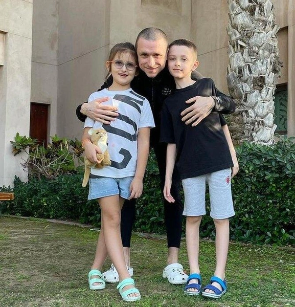 Павел также воспитывал сына Аланы от первого брака как своего

