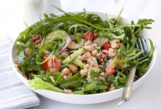    Салат с нутом и руколой за 5 минут