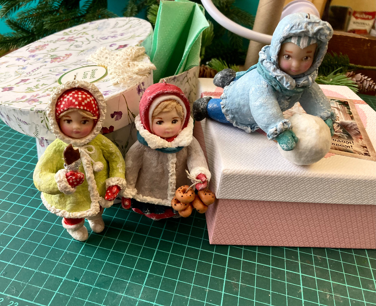 Елочные игрушки из ваты. Фото автора.