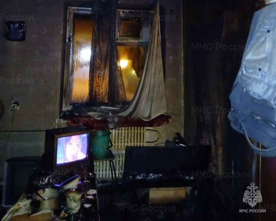    В Орске при пожаре в квартире многоэтажного дома погибли двое человек