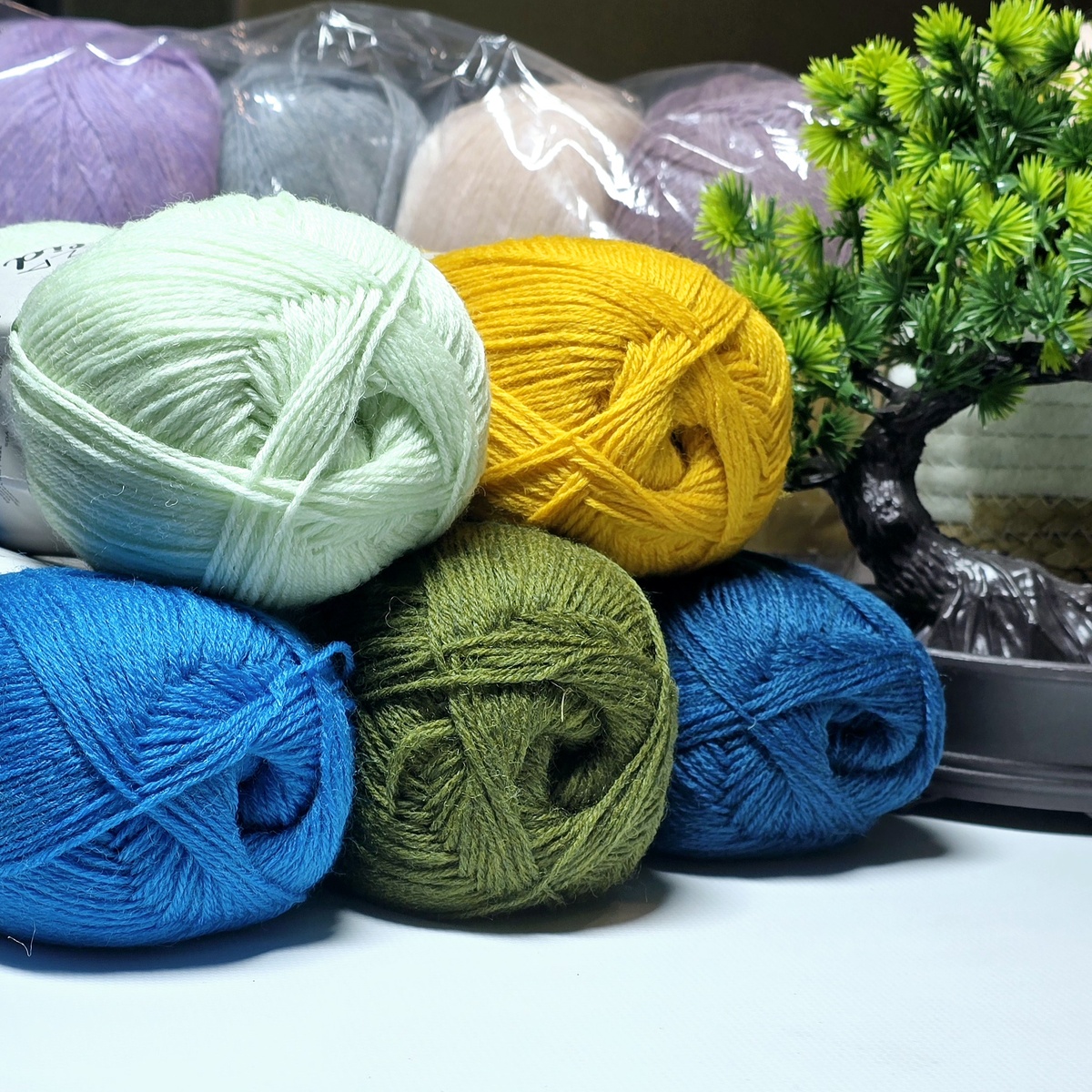 А у меня новая пряжа для очередного жаккарда. Как вам сочетание оттенков?