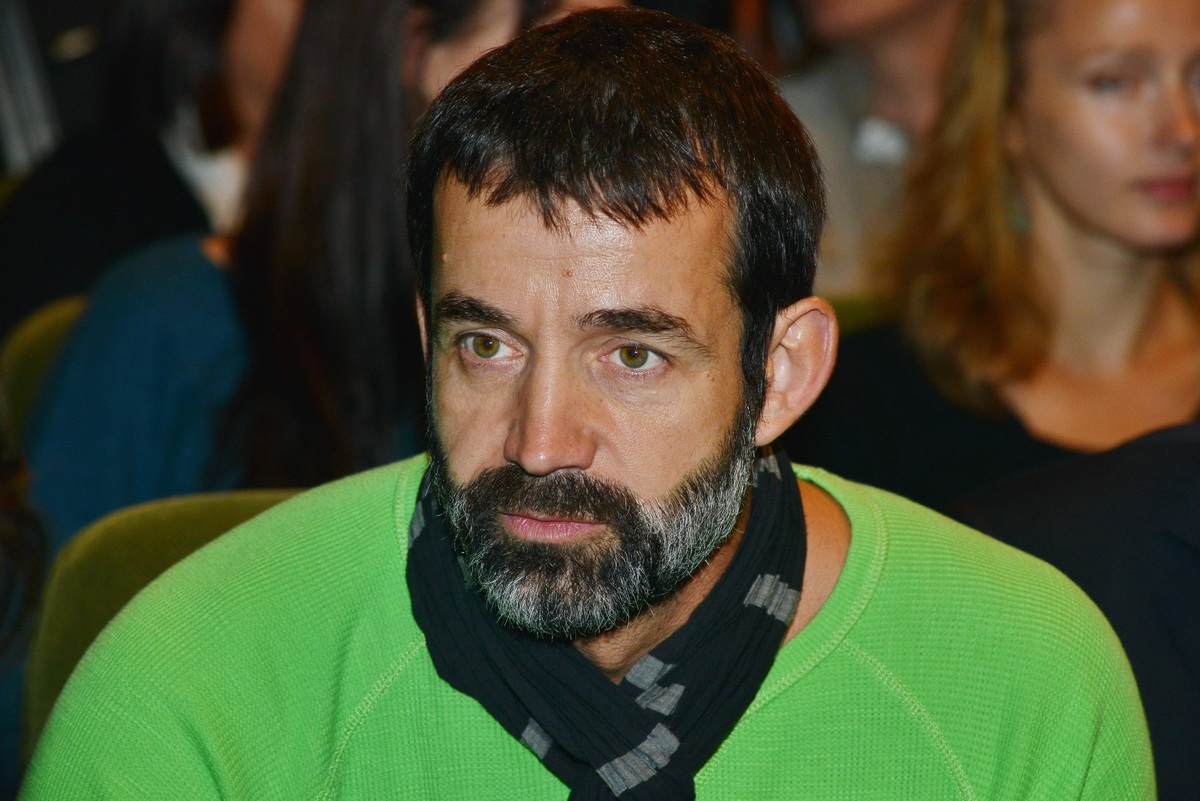     «На сцену “Ленкома“ я уже не выйду»: Дмитрий Певцов заявил, что его фото сняли со стены в фойе театра