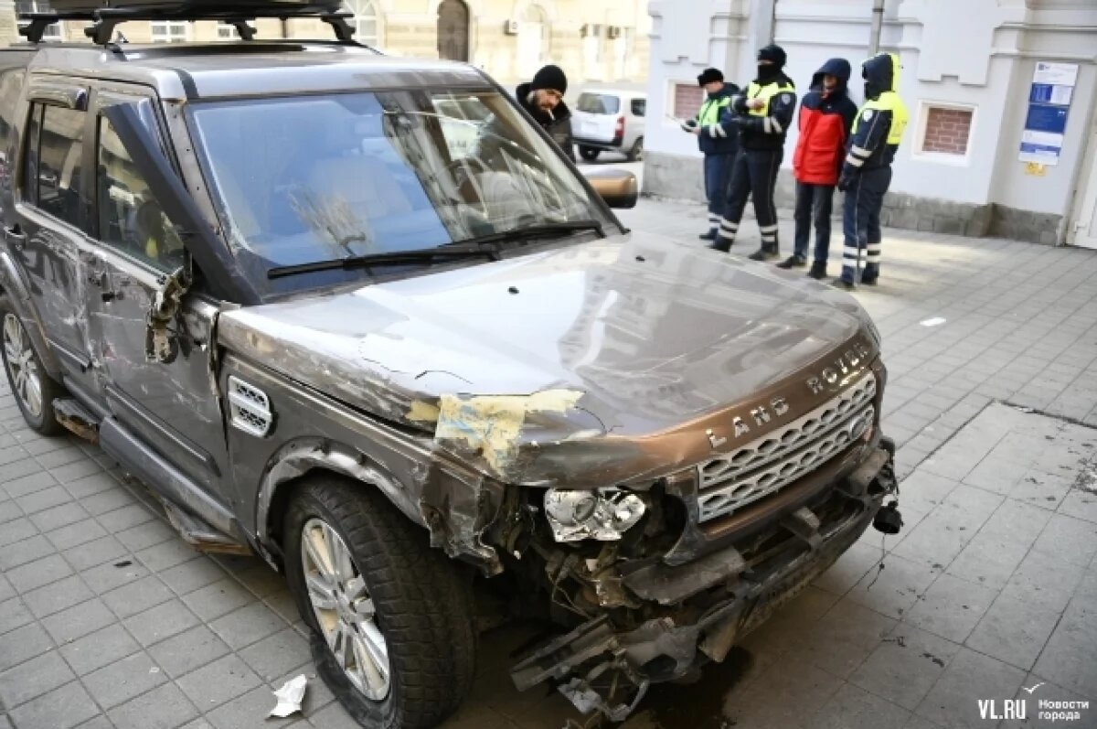    Хабаровчанин угнал Range Rover и пытался въехать в Собор во Владивостоке