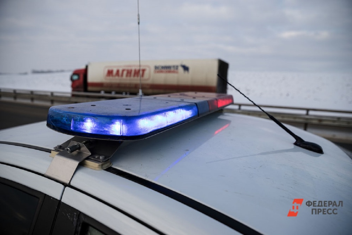 Патрульные машины преследовали нарушителя, для этого пришлось перекрыть центральную улицу города.  Фото: Фото: ФедералПресс / Евгений Поторочин