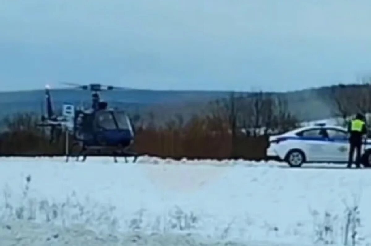    Приземлившийся вертолет - это борт санавиации.