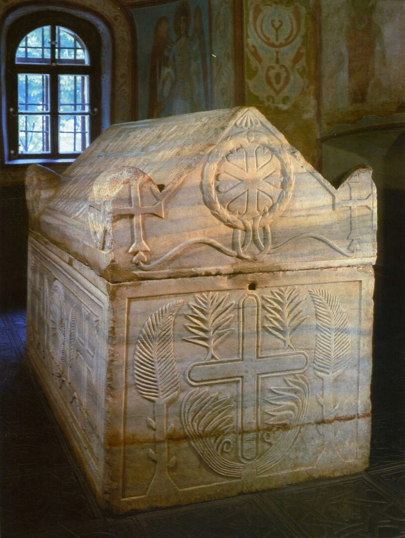 гробница великого князя Ярослава Мудрого в Софийском соборе.