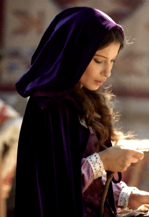 Армин, не чуя ног от радости, помчалась искать Бали Бея и Рустема, которые также находились на рынке.