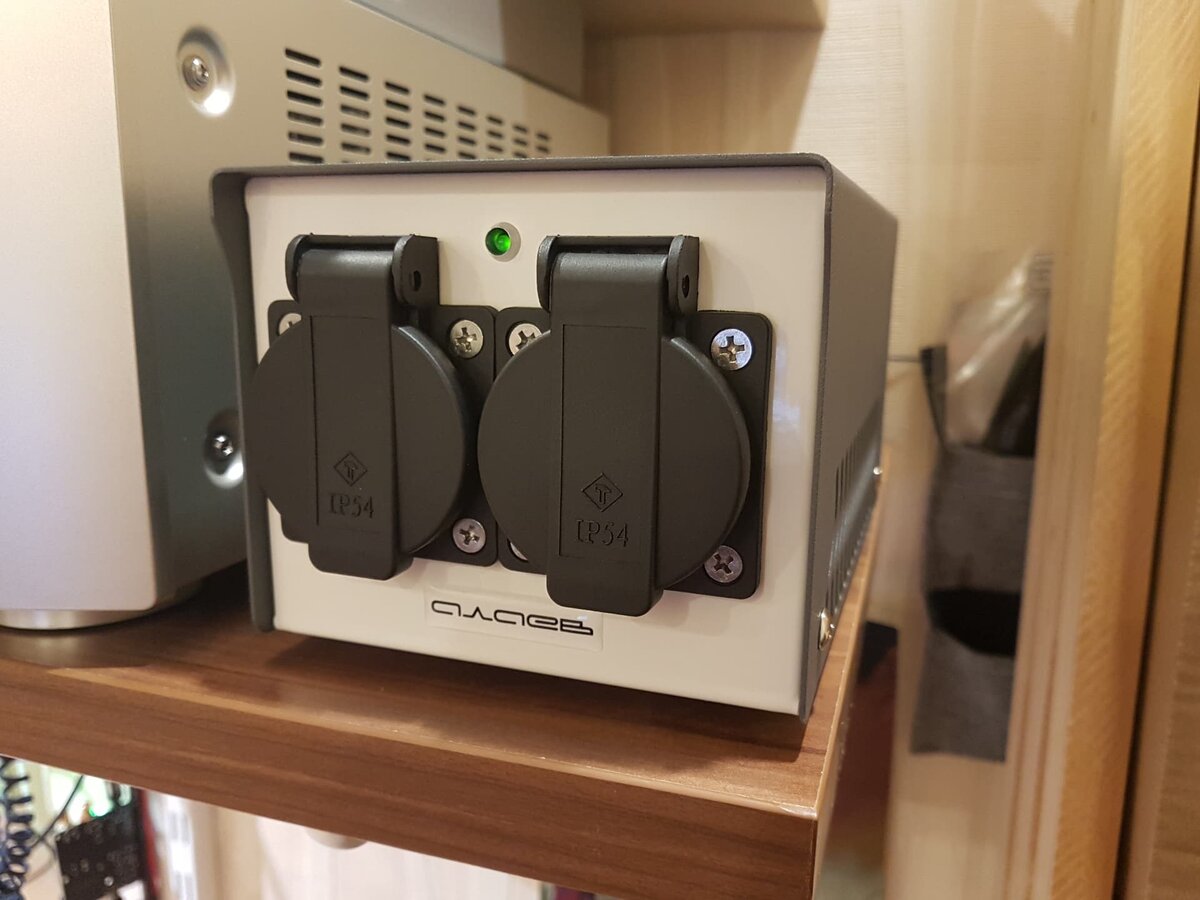 Накладные розетки, применные для первой версии фильтра сетевого питания