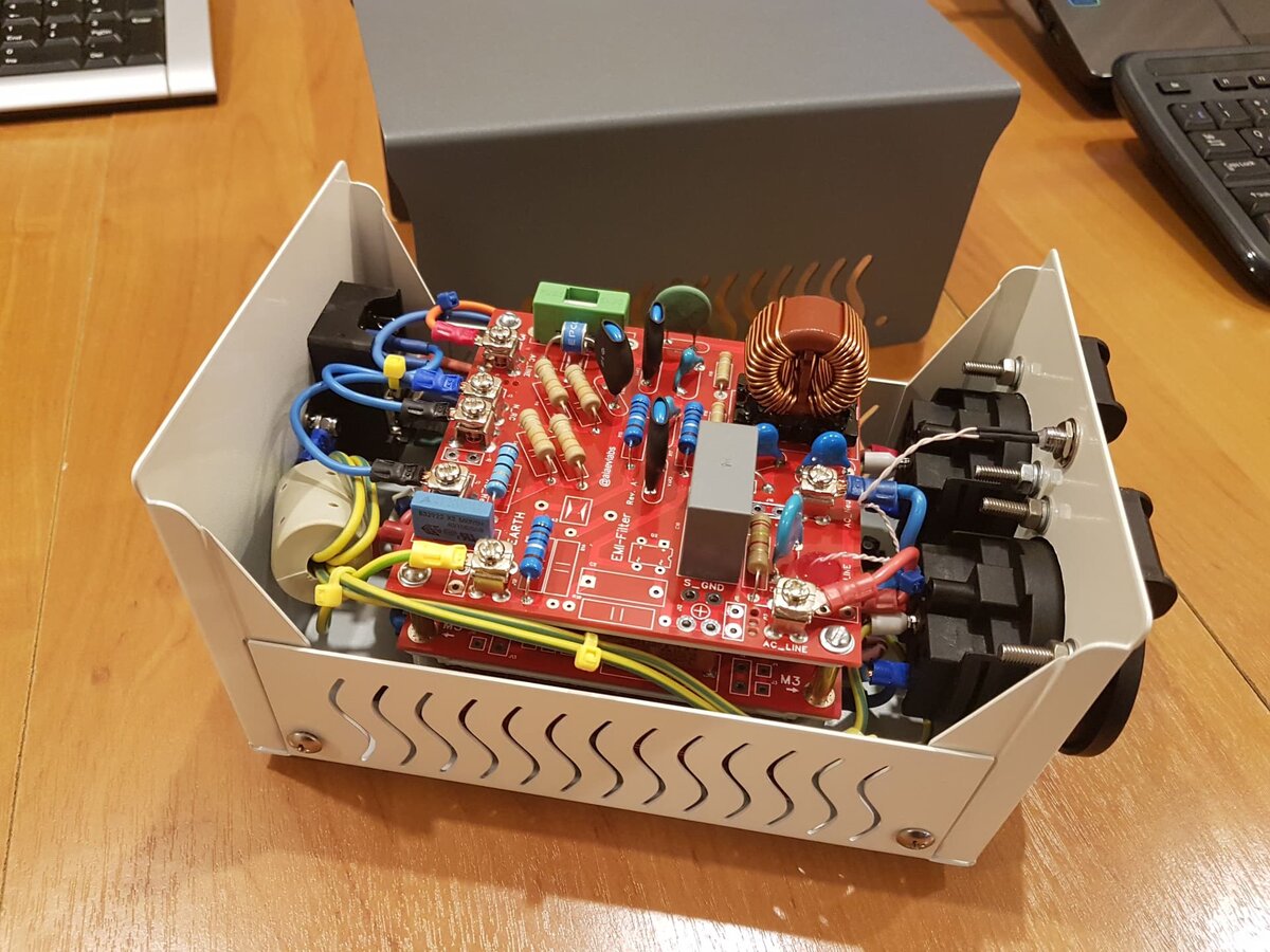 Накладные розетки, применные для первой версии фильтра сетевого питания