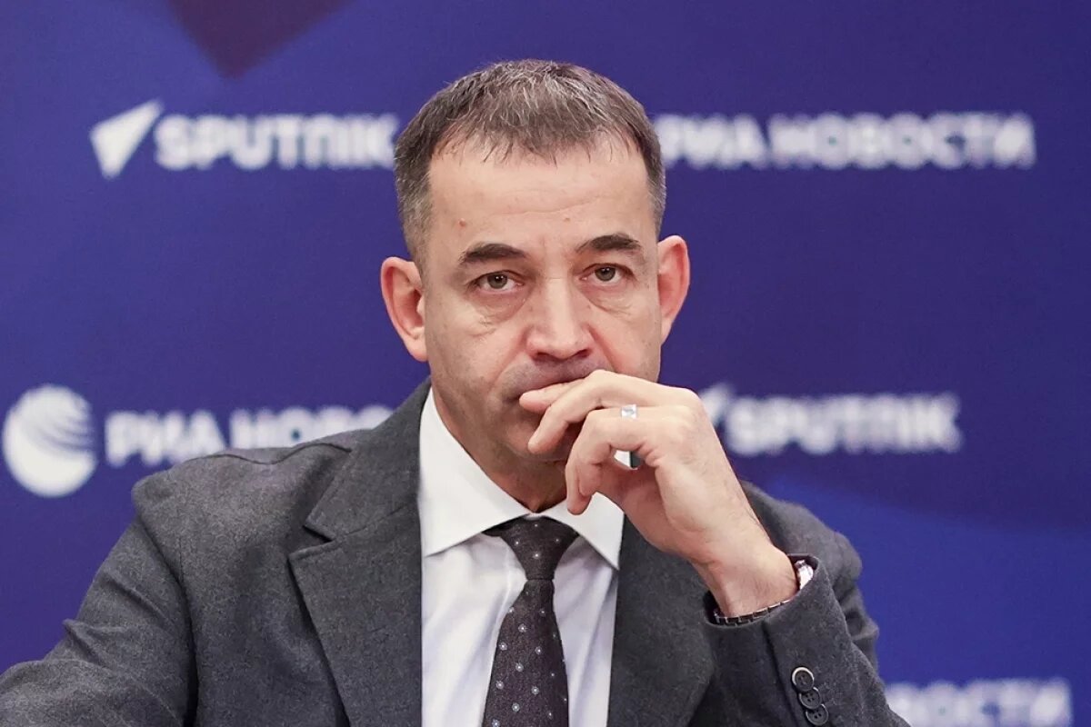    Дмитрий Певцов.