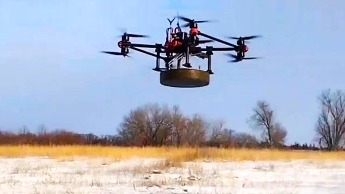 Скриншот с видео «Применение FPV-дрона «Пиранья-13» в зоне CBO» от 12.01.2025 года.
