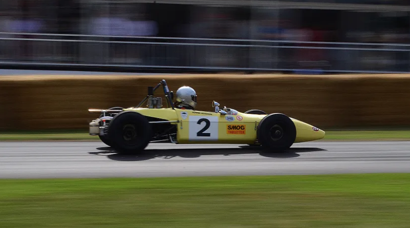 Первая машина Марча — 693P — была в значительной степени клоном других успешных машин Формулы-3. Тем не менее она обеспечила команде быстрый рост популярности.