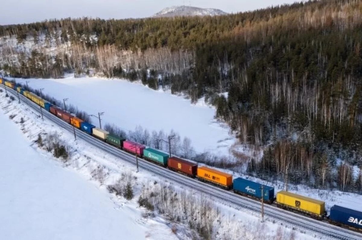    Перевозки груженых контейнеров на СвЖД выросли на 4,2% в 2024 году
