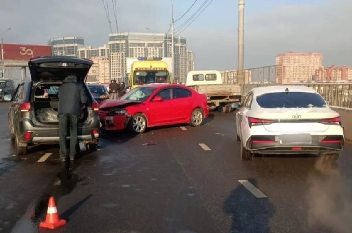    В Краснодаре на Северном мосту произошло ДТП с четырьмя автомобилями