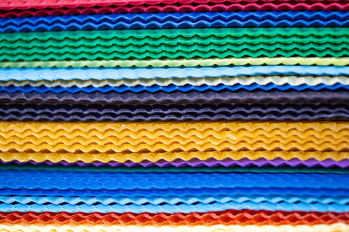 Стопка цветной вощины