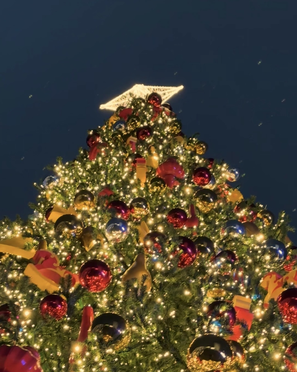 Самая красивая елка в Казанском Кремле 