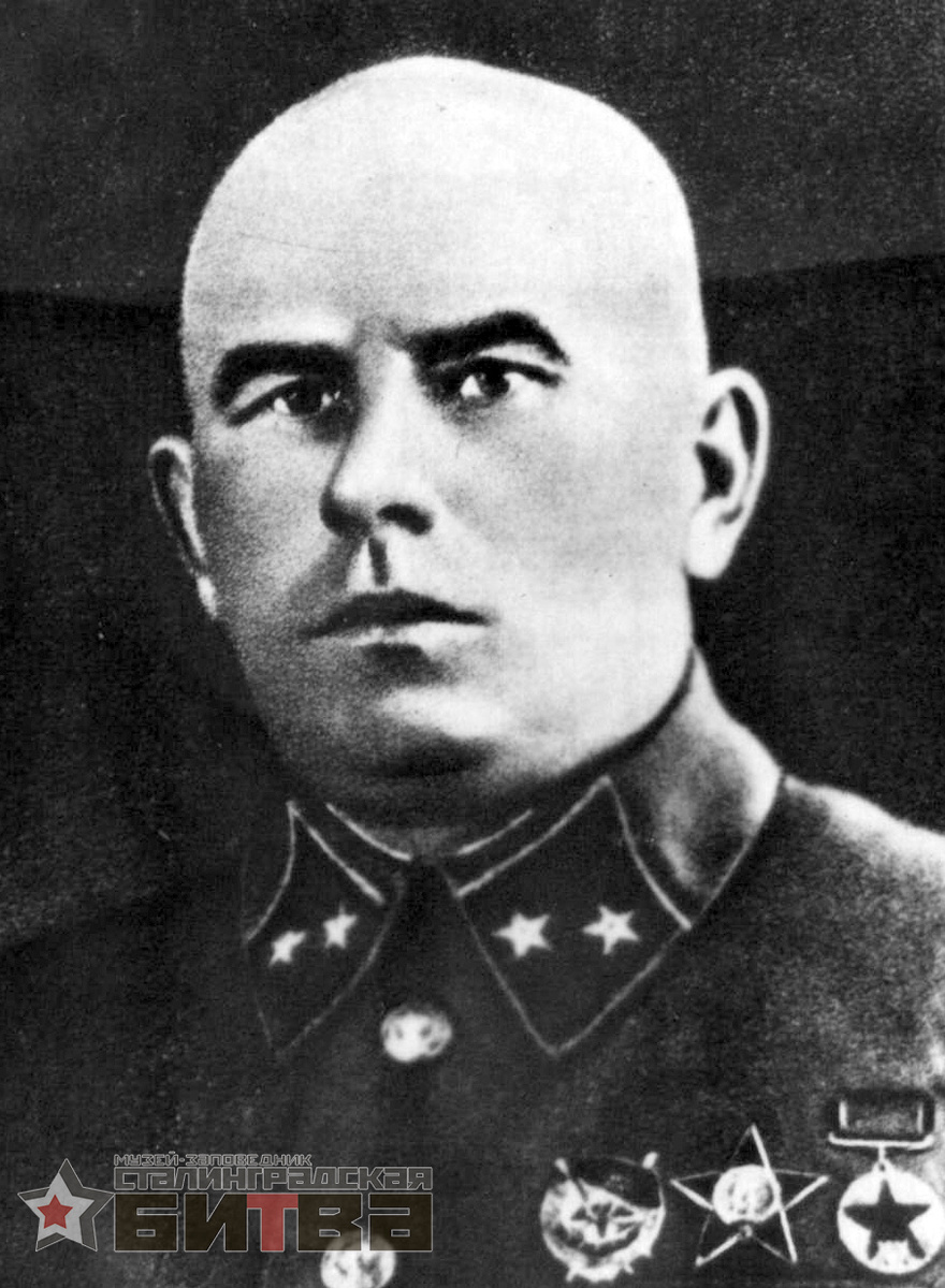 Лопатин Антон Иванович, в период Сталинградской битвы был командующим 62-й армией