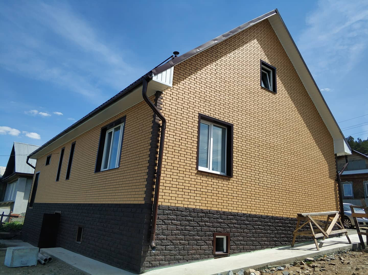 Фасадные панели Альта-Профиль Кирпич Клинкерный, цвет желтый и Фагот, цвет Чеховский