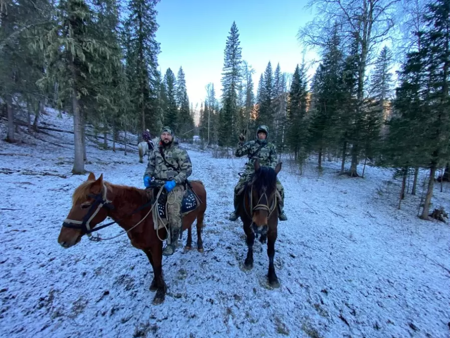 Пожалуй, лучше многих слов, да. Я слева. Сверху =)