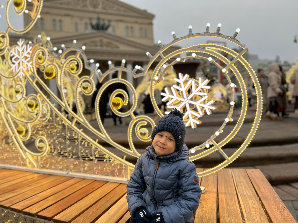 Фото автора. Театральная площадь. На заднем фоне Большой театр