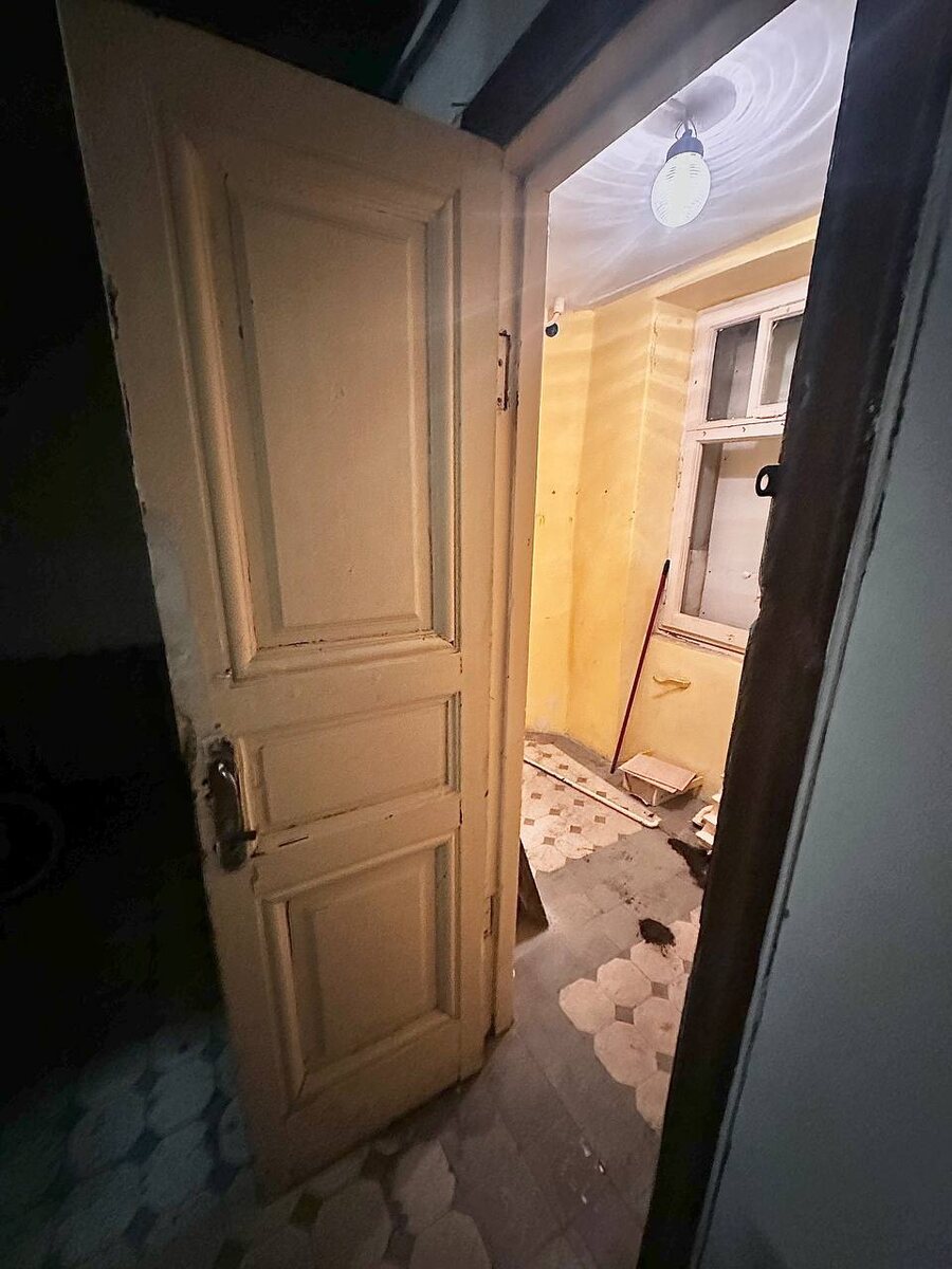 Вероятно, в каморку давно не заглядывали. Фото: тг-канал «Ул. Кронверкская, д. 29/37»
