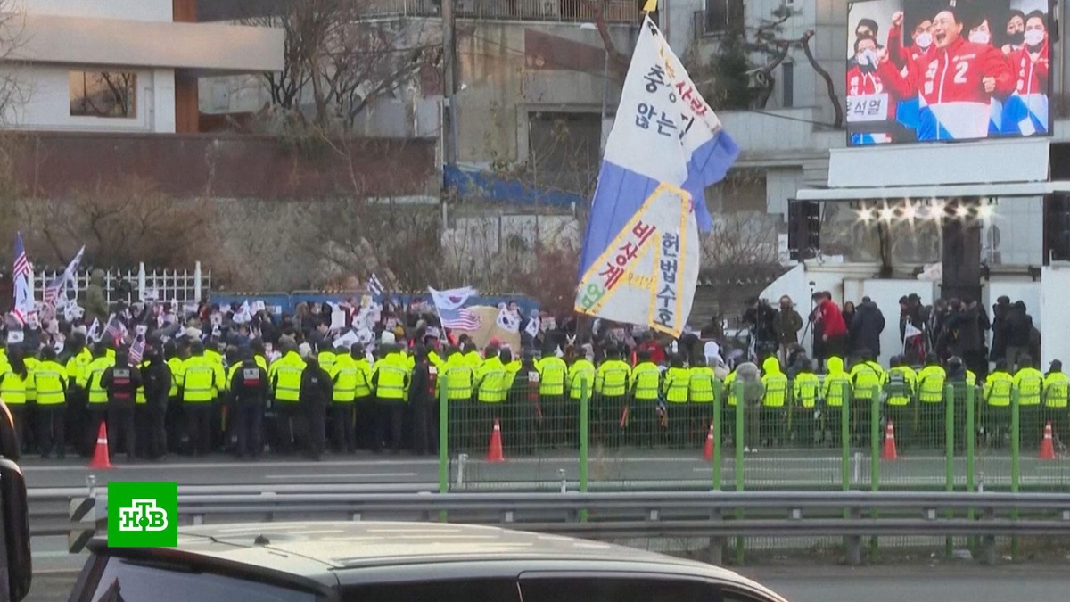    Южнокорейские следователи не смогли арестовать президента Юн Сок Ёля